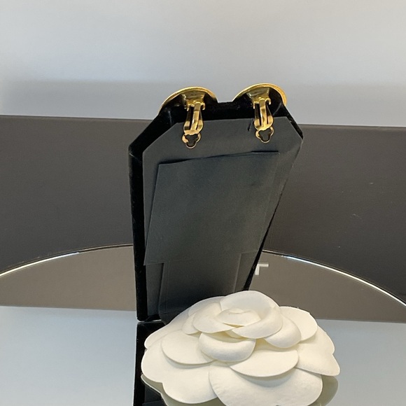 CHANEL Gold Iconic CC Logo Earrings - Picture 15 of 16